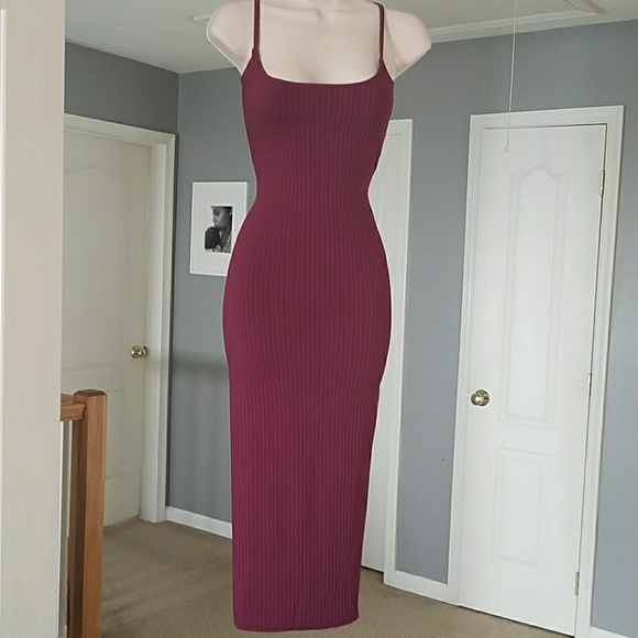 Dresses & Skirts - Wine color midi